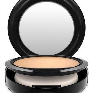 MAC studio fix powder plus foundation NC25